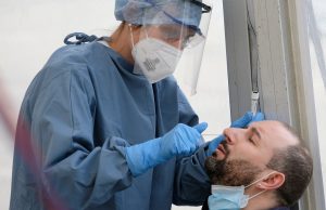 Ats Brescia firma accordo con Synlab: 5.200 tamponi in più al giorno