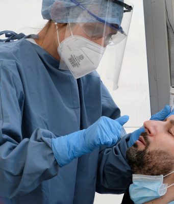 Ats Brescia firma accordo con Synlab: 5.200 tamponi in più al giorno