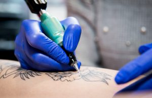 Regione Lombardia: ok alla riapertura di centri tatuaggi e piercing