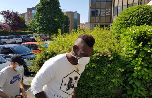 Balotelli arriva a Torbole, ma non lo fanno entrare