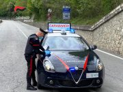 Scappa con 50 grammi di cocaina, ma i Carabinieri lo catturano