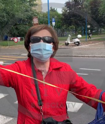 Al mercato con il “metro”… per misurare la distanza sociale