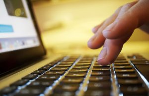 L’allarme del Copasir sulle notizie false in rete: Italia nel mirino della disinformazione