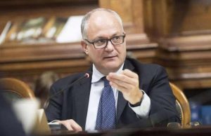Ok del Senato allo scostamento di bilancio, Gualtieri: “Economia rimbalzerà del 15%”