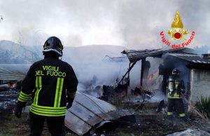 Agnosine, va a fuoco una casetta di campagna. Nessun ferito