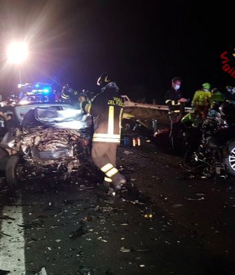 Esine, 2 morti e 5 feriti in un violento scontro tra due auto sulla SS 42