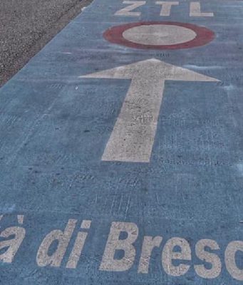 Da lunedì a Brescia tornano le Ztl e i parcometri