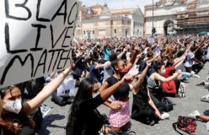 “Black Lives Matter”, tutto pronto per il presidio a Brescia: Piazza Vittoria si raccoglie contro il razzismo