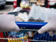 L’OMS traccia la linea: “Non usate i guanti, aumentano il rischio di infezione”