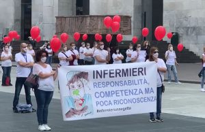 Infermieri. In corso il flash mob in piazza Vittoria
