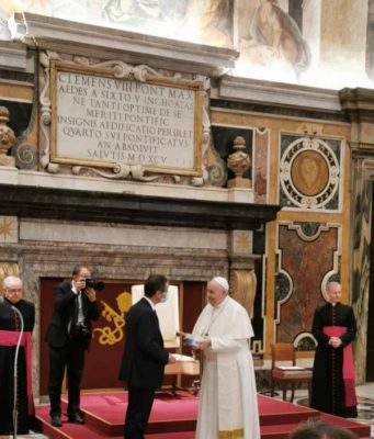 Fontana a Papa Francesco, “La aspettiamo nei luoghi della sofferenza”