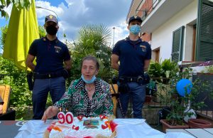 Sventa truffa del “falso nipote” e festeggia i suoi 90 anni con la Polizia
