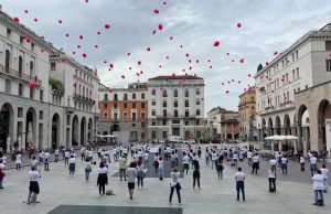 Infermieri in piazza, “siamo la spina dorsale del sistema sanitario. Chiediamo solo i nostri diritti”