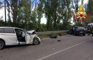 È grave il bimbo di 8 anni ferito nello scontro frontale a Desenzano. Nell’incidente è morta la mamma