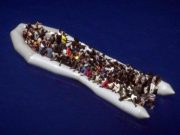 Migranti, nuovi sbarchi: a Lampedusa gli abitanti bloccano il porto