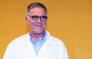 Covid-19, Zangrillo perde la pazienza: “Italiani andate in vacanza e vivete. Un morto in Lombardia non significa nulla”