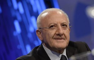 Covid-19, De Luca: “In Lombardia dicevano non ci fermiamo. Poi si sono fermati a contare i morti”