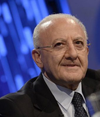 Covid-19, De Luca: “In Lombardia dicevano non ci fermiamo. Poi si sono fermati a contare i morti”
