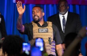 USA, Kanye West al suo primo comizio per le Presidenziali: il rapper si scaglia contro social, aborto e pornografia