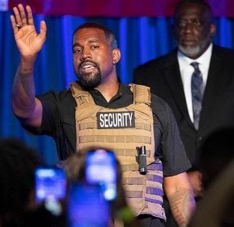 USA, Kanye West al suo primo comizio per le Presidenziali: il rapper si scaglia contro social, aborto e pornografia