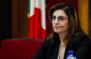 “Ristoratori, non avete più clienti? Autiamoli a cambiare attività”. È bufera contro la viceministra Castelli