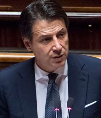 Verso il lockdown per Milano e Napoli, nuovi orari dei negozi e stop agli spostamenti tra regioni