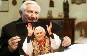 Lutto per il Papa emerito, è morto il fratello Georg