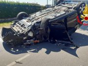 Violento ribaltamento a Calcinato: sull’auto una donna e un bambino