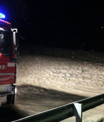 Bomba d’acqua in alta Valle Camonica. Esonda il torrente Arcanello. Salvata una donna in auto