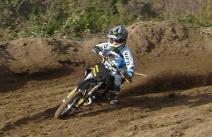 Bambina cade in moto in pista, paura al Galaello di Preseglie