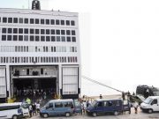 Lampedusa, migranti trasferiti sulla nave quarantena