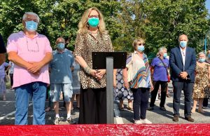 Inaugurata a Brescia panchina rossa come simbolo di rifiuto della violenza contro le donne