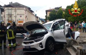 Nave, scontro camion-auto. In gravi condizioni madre e figlio