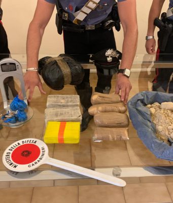 Otto chili di eroina sequestrati a una coppia dedita allo spaccio