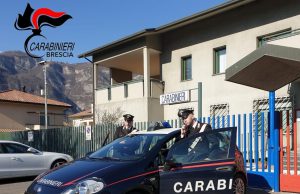 Picchia la moglie davanti alla figlia neonata, arrestato