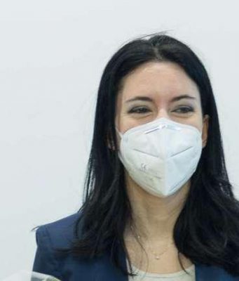 Azzolina: “Niente mascherina in classe se c’è distanza”