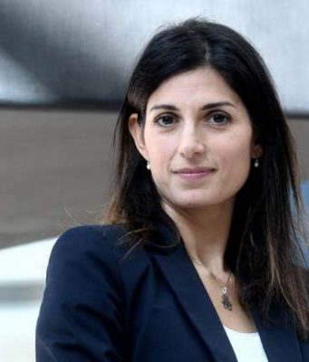 Rivoluzione nel M5S, via libera a Virginia Raggi e alleanze con il Pd