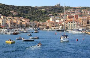 Lavoratore stagionale di un resort in Sardegna ricoverato per Covid-19, 450 persone in quarantena