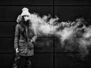 Usa: i giovani che fumano sigarette elettroniche più esposti al coronavirus