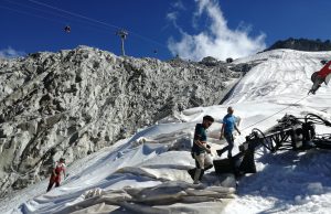 Ghiacciaio Presena: iniziata la rimozione dei teloni geotessili
