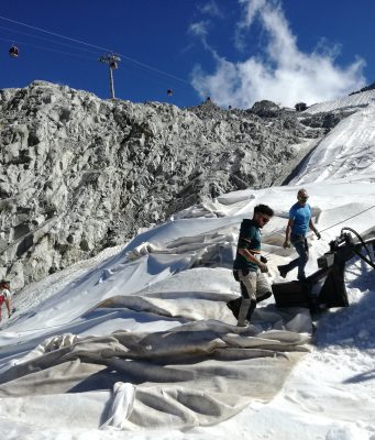 Ghiacciaio Presena: iniziata la rimozione dei teloni geotessili