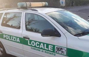 Ragazzo tenta di annegare un gattino a Rovato. Denunciato dalla Polizia Locale