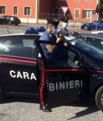 Torna nel locale che aveva derubato: riconosciuto e arrestato
