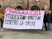 Studenti in piazza: “Vogliamo una scuola nuova, inclusiva e gratuita”