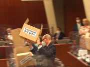 Regione Lombardia: respinta mozione di sfiducia a Fontana