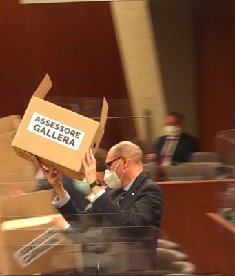 Regione Lombardia: respinta mozione di sfiducia a Fontana