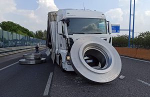 1082 multe e 12 patenti ritirate: il bilancio dei controlli della Stradale