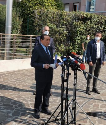 Berlusconi dimesso: “Prova più pericolosa della mia vita”