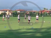Milanello, il Milan batte il Brescia 3 – 1. Gli abbracci di Tonali ai compagni al termine della gara