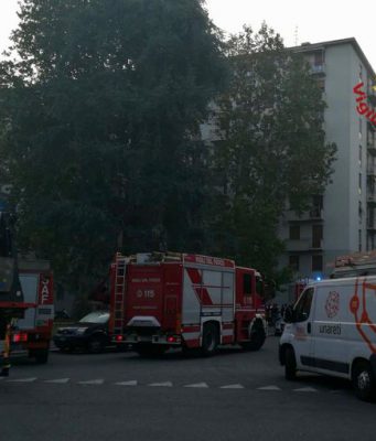 Esplosione in un appartamento di Milano, ci sono feriti gravi. IL VIDEO